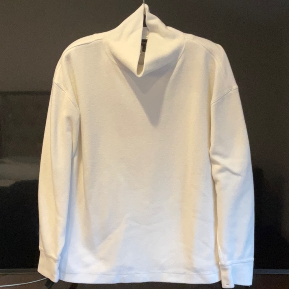 Banana Republic turtleneck white sweater Large